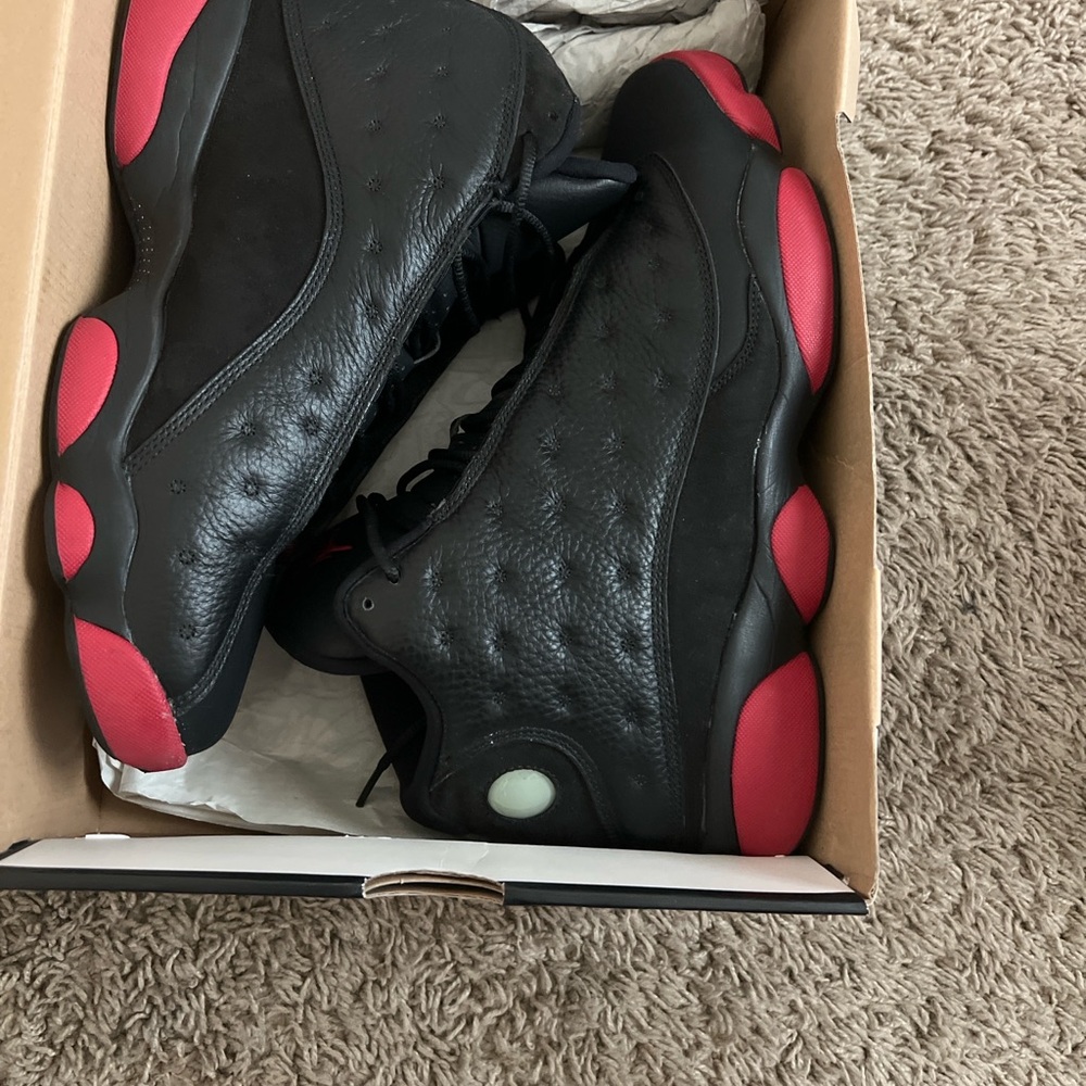 Jordan Air Retro 13 in Black and Red